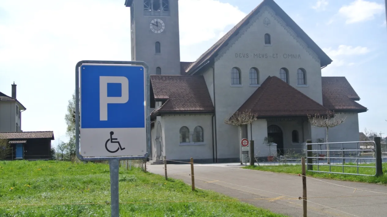 Parkplatz St.-Franziskus-Kirche (Foto: Margrit Pignat)